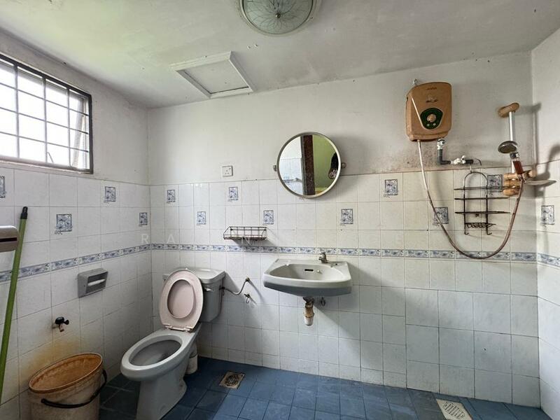 Condominium for Sale at Sri Suajaya Condominium - Ravin Judge - Bathroom - PropertyGuru.com.my