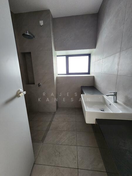 Semi-Detached House for Sale in Kota Emerald (Rawang) - Rajesh Kanesan - Bathroom - PropertyGuru.com.my