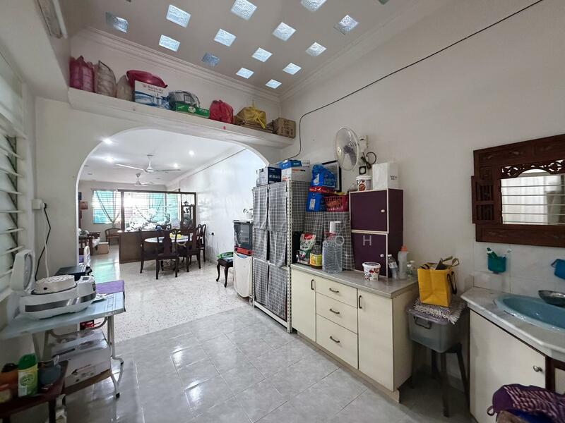 Terraced House for Sale in Island Glades (Jelutong) - Qyan Goh - Kitchen - PropertyGuru.com.my