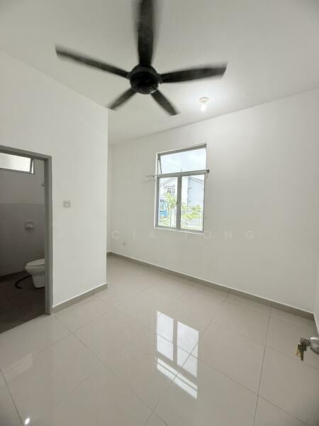 Terraced House for Sale in Taman Mutiara Rini (Skudai) - Alicia Fong - Bathroom - PropertyGuru.com.my