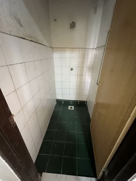 Flat for Sale at Pangsapuri Timur - Agnes Aloysius - Bathroom - PropertyGuru.com.my