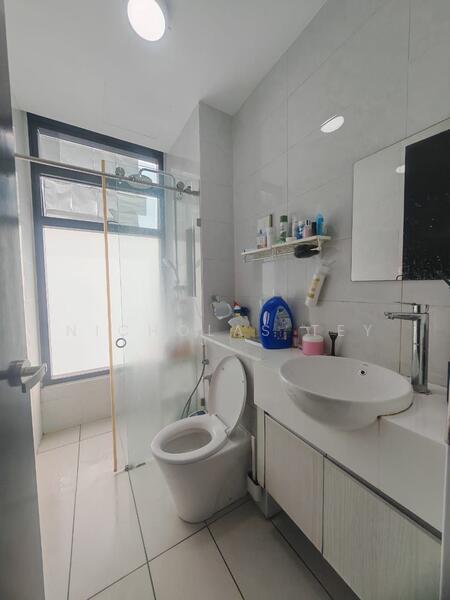 Servis Apartment untuk Dijual di Setia Sky 88 - Nicholas Tey - Bathroom - PropertyGuru.com.my