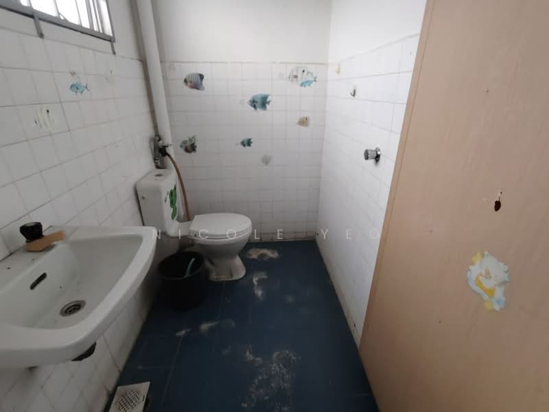 Rumah Teres 2 Tingkat untuk Dijual di Taman Seri Telok Emas (Telok Mas) - Nicole Yeo - Bathroom - PropertyGuru.com.my