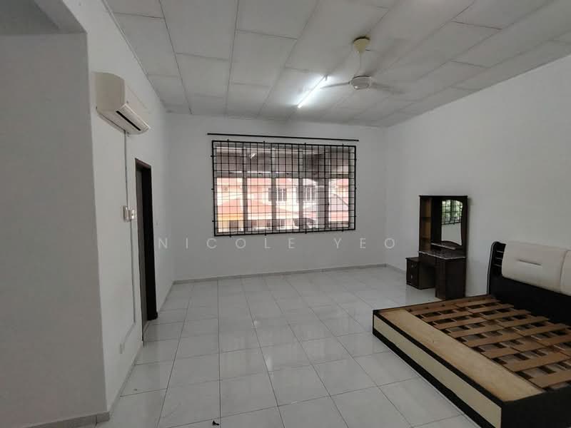 2-storey Terraced House for Rent in Taman Seri Bayan (Durian Tunggal) - Nicole Yeo - Bedroom - PropertyGuru.com.my