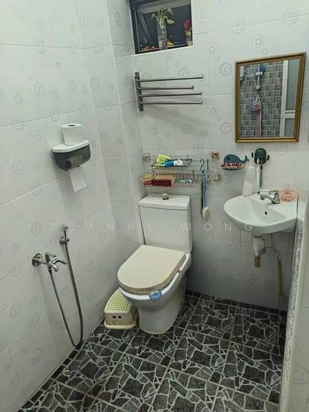 Flat for Sale at Taman Batu - Joanne Wong - Bathroom - PropertyGuru.com.my