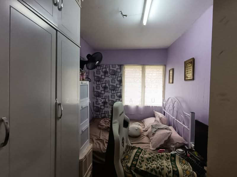 Rumah Flat untuk Dijual di Taman Angsana Hilir - Azzad Zarull - Bedroom - PropertyGuru.com.my