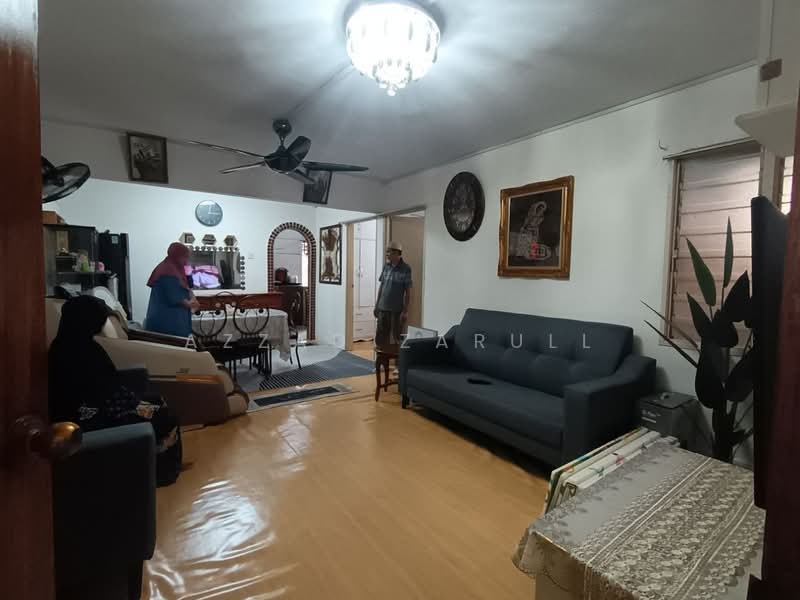 Rumah Flat untuk Dijual di Taman Angsana Hilir - Azzad Zarull - Living Room - PropertyGuru.com.my