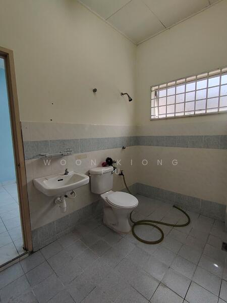 1st Floor Share Bathroom