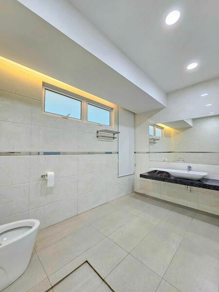 Rumah Berkembar untuk Dijual di Taman Molek (Johor Bahru) - William Tay - Bathroom - PropertyGuru.com.my