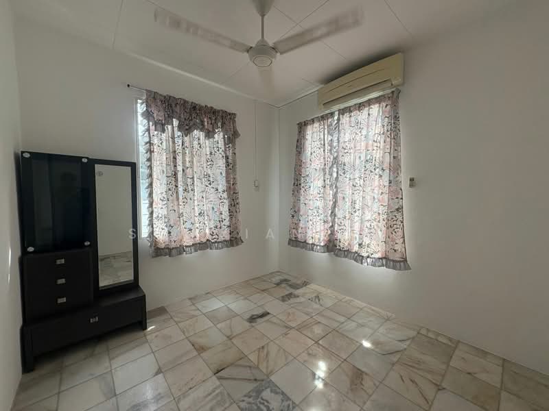 Rumah Berkembar untuk Dijual di Taman Selayang (Butterworth) - Jane Ng - Bedroom - PropertyGuru.com.my