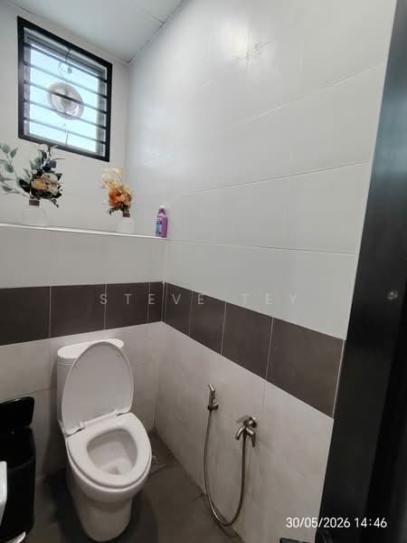 Shop / Office for Sale in Johor Bahru (Johor) - Steve Tey - Bathroom - PropertyGuru.com.my