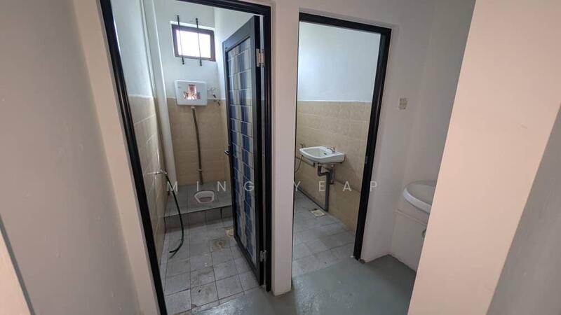 Terrace Factory for Rent in Taman Mount Austin (Tebrau) - Ming Yeap - Bathroom - PropertyGuru.com.my
