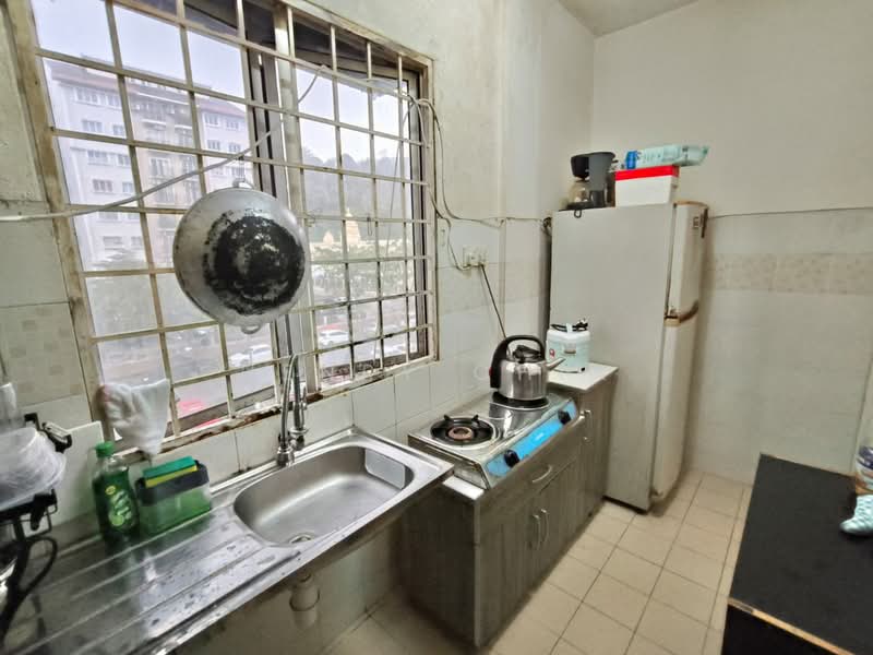 Rumah Flat untuk Dijual di Taman Bukit Hatamas - Gladys Wong - Kitchen - PropertyGuru.com.my