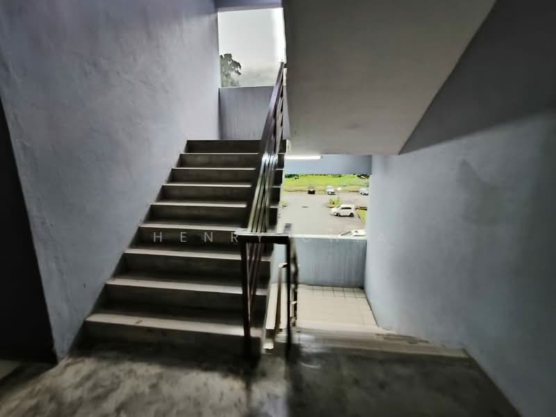 Rumah Flat untuk Dijual di Taman Bukit Hatamas - Gladys Wong - Corridor - PropertyGuru.com.my