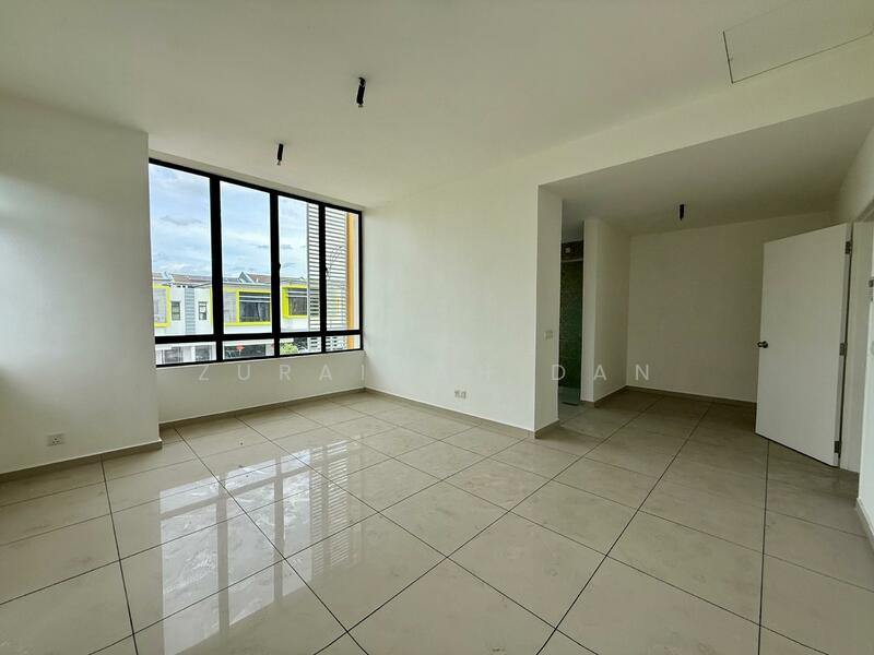 2-storey Terraced House for Sale in Semenyih (Selangor) - Zuraidah Dan - Master Bedroom - PropertyGuru.com.my