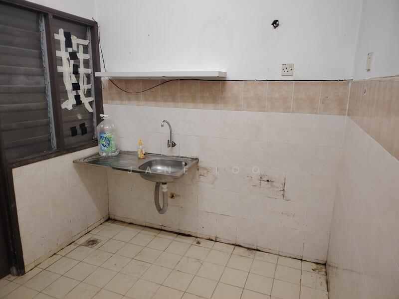 2-storey Terraced House for Sale in Taman Lestari Putra (Seri Kembangan) - Jane Loo - Kitchen - PropertyGuru.com.my