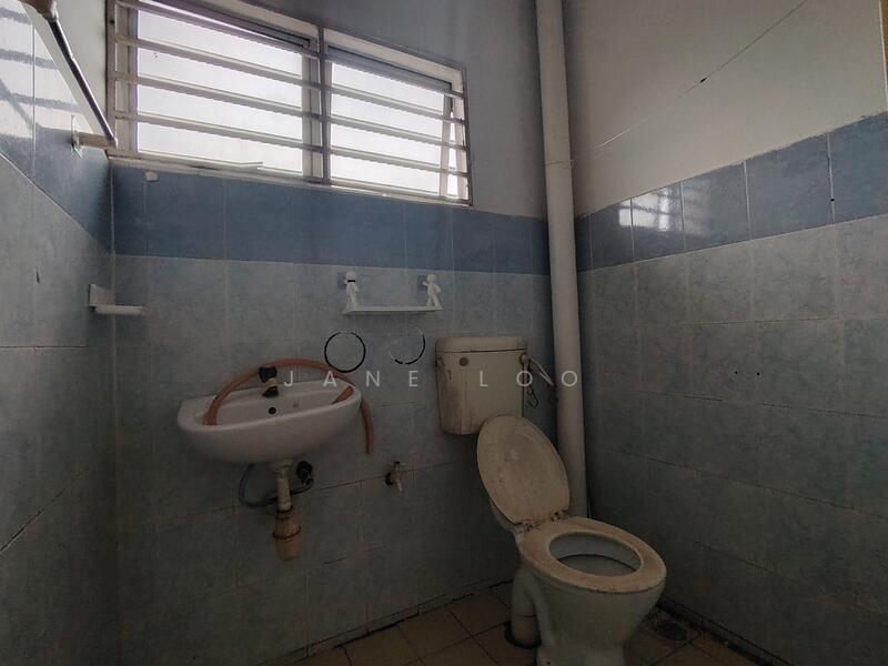 2-storey Terraced House for Sale in Taman Lestari Putra (Seri Kembangan) - Jane Loo - Bathroom - PropertyGuru.com.my