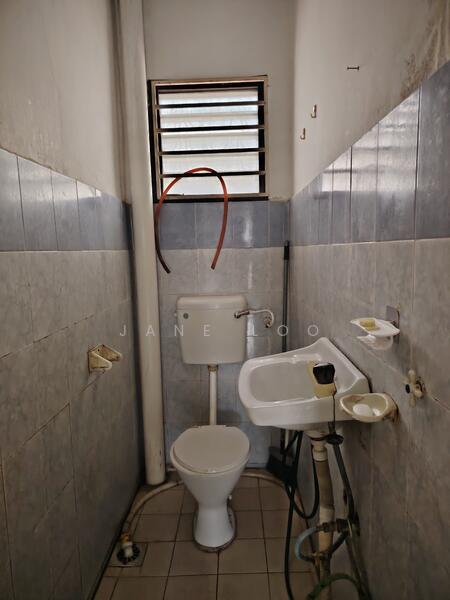 2-storey Terraced House for Sale in Taman Lestari Putra (Seri Kembangan) - Jane Loo - Bathroom - PropertyGuru.com.my