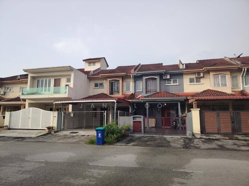 2-storey Terraced House for Sale in Taman Lestari Putra (Seri Kembangan) - Jane Loo - Exterior - PropertyGuru.com.my