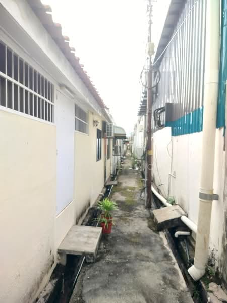 Single Storey Terrace, Bandar Bayan Baru, Bayan Lepas, Penang. untuk Untuk Dijual - RM 600,000, Feb 2026 - Back Lane  - PropertyGuru.com.my