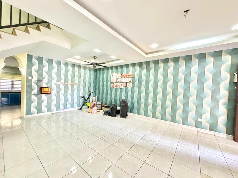 3-storey Terraced House for Sale in Shah Alam (Selangor) - Nur Adibah Ishak - Living Room - PropertyGuru.com.my