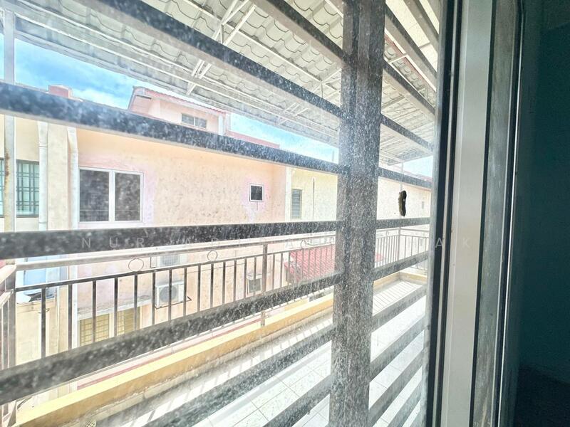 3-storey Terraced House for Sale in Shah Alam (Selangor) - Nur Adibah Ishak - Balcony - PropertyGuru.com.my