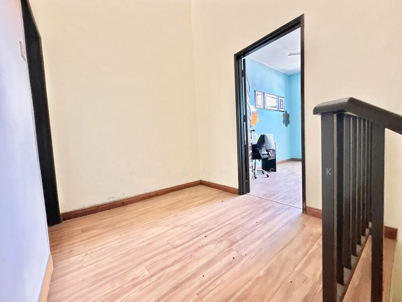 3-storey Terraced House for Sale in Shah Alam (Selangor) - Nur Adibah Ishak - Corridor - PropertyGuru.com.my