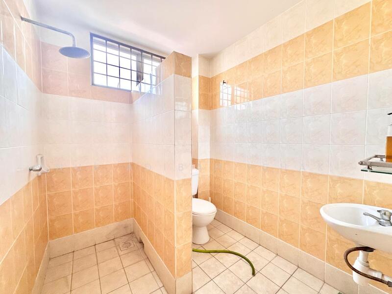 3-storey Terraced House for Sale in Shah Alam (Selangor) - Nur Adibah Ishak - Bathroom - PropertyGuru.com.my
