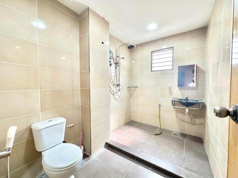 3-storey Terraced House for Sale in Shah Alam (Selangor) - Nur Adibah Ishak - Bathroom - PropertyGuru.com.my