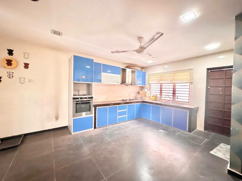 3-storey Terraced House for Sale in Shah Alam (Selangor) - Nur Adibah Ishak - Kitchen - PropertyGuru.com.my