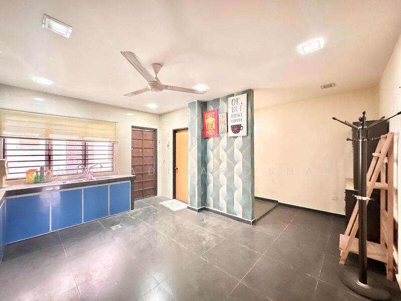 3-storey Terraced House for Sale in Shah Alam (Selangor) - Nur Adibah Ishak - Kitchen - PropertyGuru.com.my