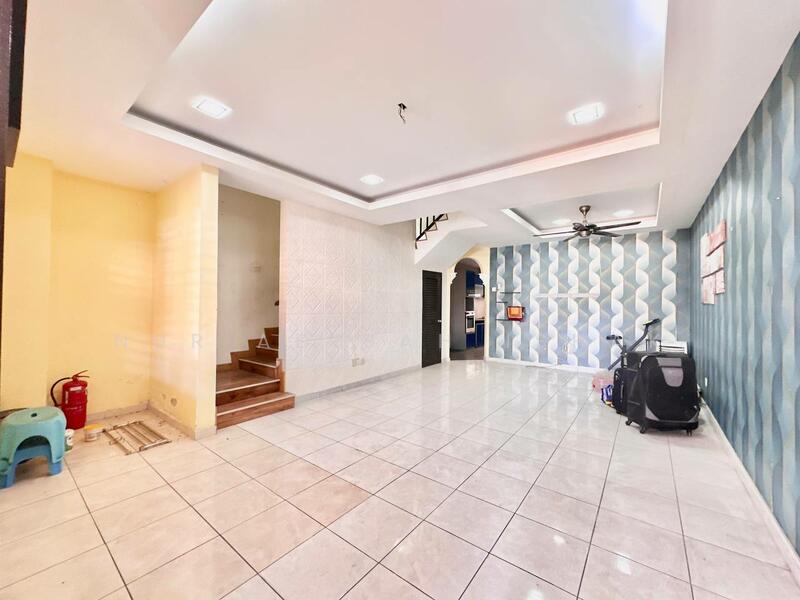 3-storey Terraced House for Sale in Shah Alam (Selangor) - Nur Adibah Ishak - Living Room - PropertyGuru.com.my