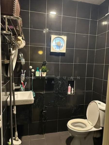 2-storey Terraced House for Sale in George Town (Penang) - Gaik Suan Tan - Bathroom - PropertyGuru.com.my