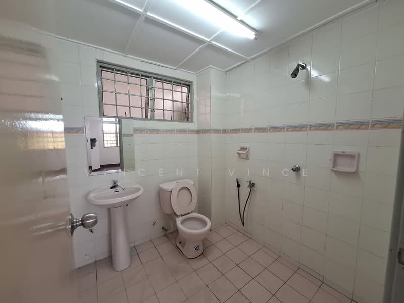 Pangsapuri untuk Dijual di Pangsapuri Cendana - Vincent Vince - Bathroom - PropertyGuru.com.my