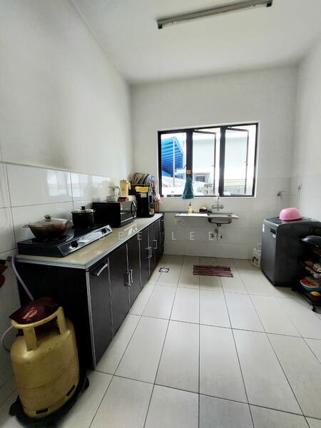 Cluster House for Rent in Seksyen U13 (Setia Alam) - Bee Lee - Kitchen - PropertyGuru.com.my