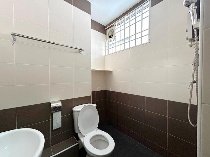 2-storey Terraced House for Rent in Sungai Ara (Penang) - Jin Chuah - Bathroom - PropertyGuru.com.my