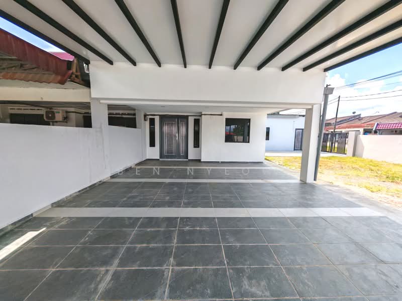 1-storey Terraced House for Sale in Taman Universiti (Skudai) - Ben Nyeow - Exterior - PropertyGuru.com.my