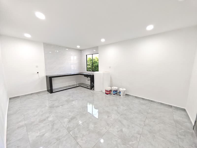 1-storey Terraced House for Sale in Taman Universiti (Skudai) - Ben Nyeow - Kitchen - PropertyGuru.com.my