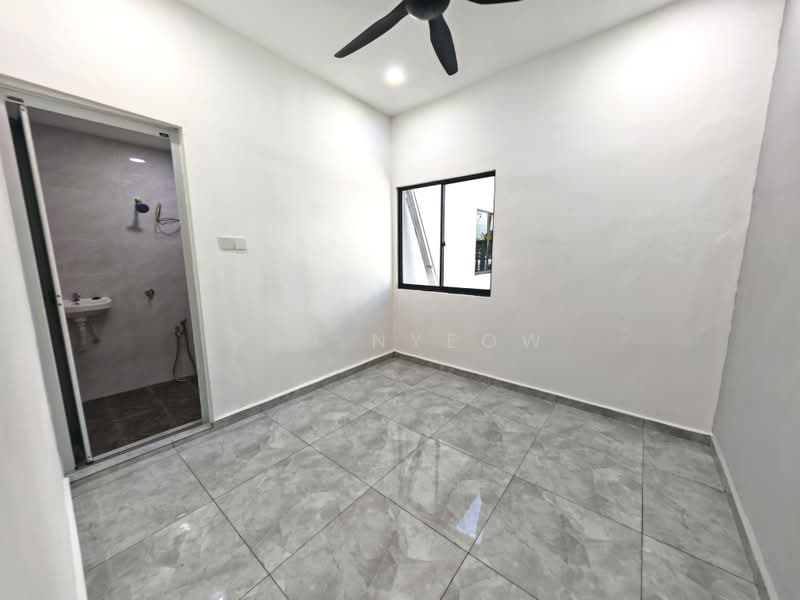 1-storey Terraced House for Sale in Taman Universiti (Skudai) - Ben Nyeow - Bathroom - PropertyGuru.com.my