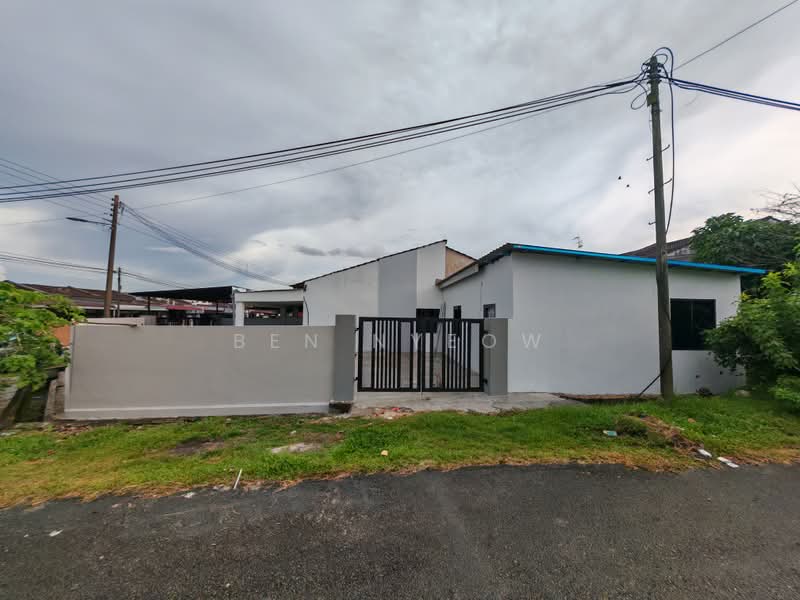1-storey Terraced House for Sale in Taman Universiti (Skudai) - Ben Nyeow - Exterior - PropertyGuru.com.my