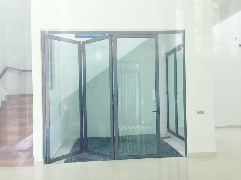 Rumah Berkembar untuk Dijual di Setia Eco Gardens (Gelang Patah) - Endy Law Law - Entrance - PropertyGuru.com.my