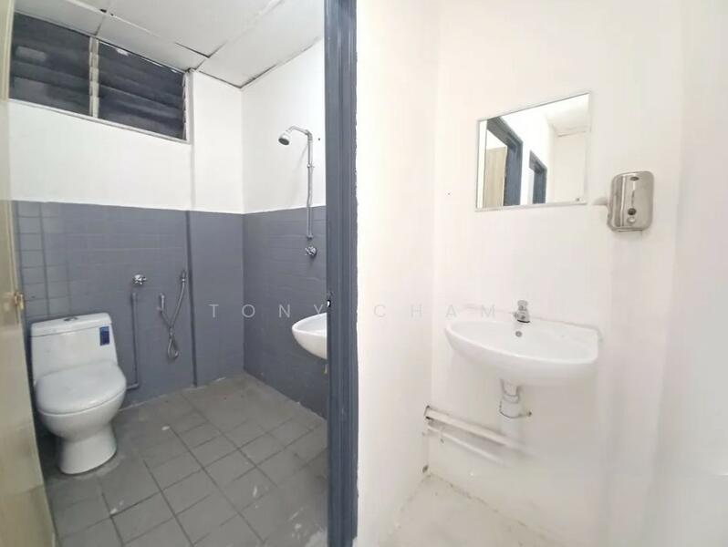 Kapar Facing Main Road Single Storey Detached Factory For Sale untuk Untuk Dijual - RM 45,000,000, Apr 2026 - Bathroom - PropertyGuru.com.my