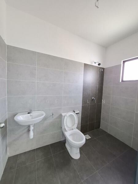 Semi-Detached House for Rent in Taman Scientex Rawang (Rawang) - Eugene Lin - Bathroom - PropertyGuru.com.my