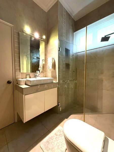 Bungalow House for Sale in Mutiara Damansara (Selangor) - Athikah Zainal - Bathroom - PropertyGuru.com.my
