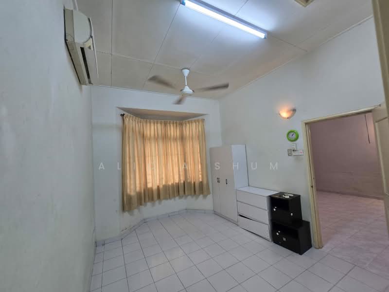 1.5-storey Terraced House for Rent in Taman Puteri Wangsa (Ulu Tiram) - Alicia Shum - Interior - PropertyGuru.com.my