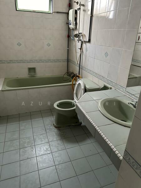 Kondominium untuk Dijual di Duta Ria - Azura Hariri - Bathroom - PropertyGuru.com.my
