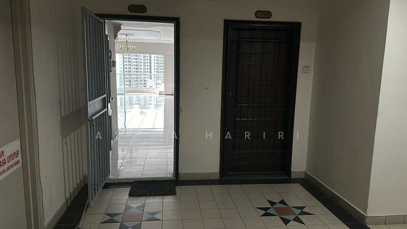 Kondominium untuk Dijual di Duta Ria - Azura Hariri - Entrance - PropertyGuru.com.my