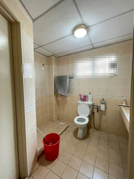 Rumah Teres 2.5 Tingkat untuk Dijual di Taman Megah Kepong (Kepong) - Kiing TW - Bathroom - PropertyGuru.com.my