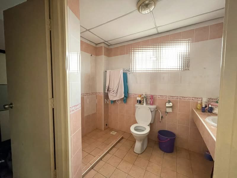 Rumah Teres 2.5 Tingkat untuk Dijual di Taman Megah Kepong (Kepong) - Kiing TW - Bathroom - PropertyGuru.com.my