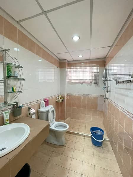 Rumah Teres 2.5 Tingkat untuk Dijual di Taman Megah Kepong (Kepong) - Kiing TW - Bathroom - PropertyGuru.com.my